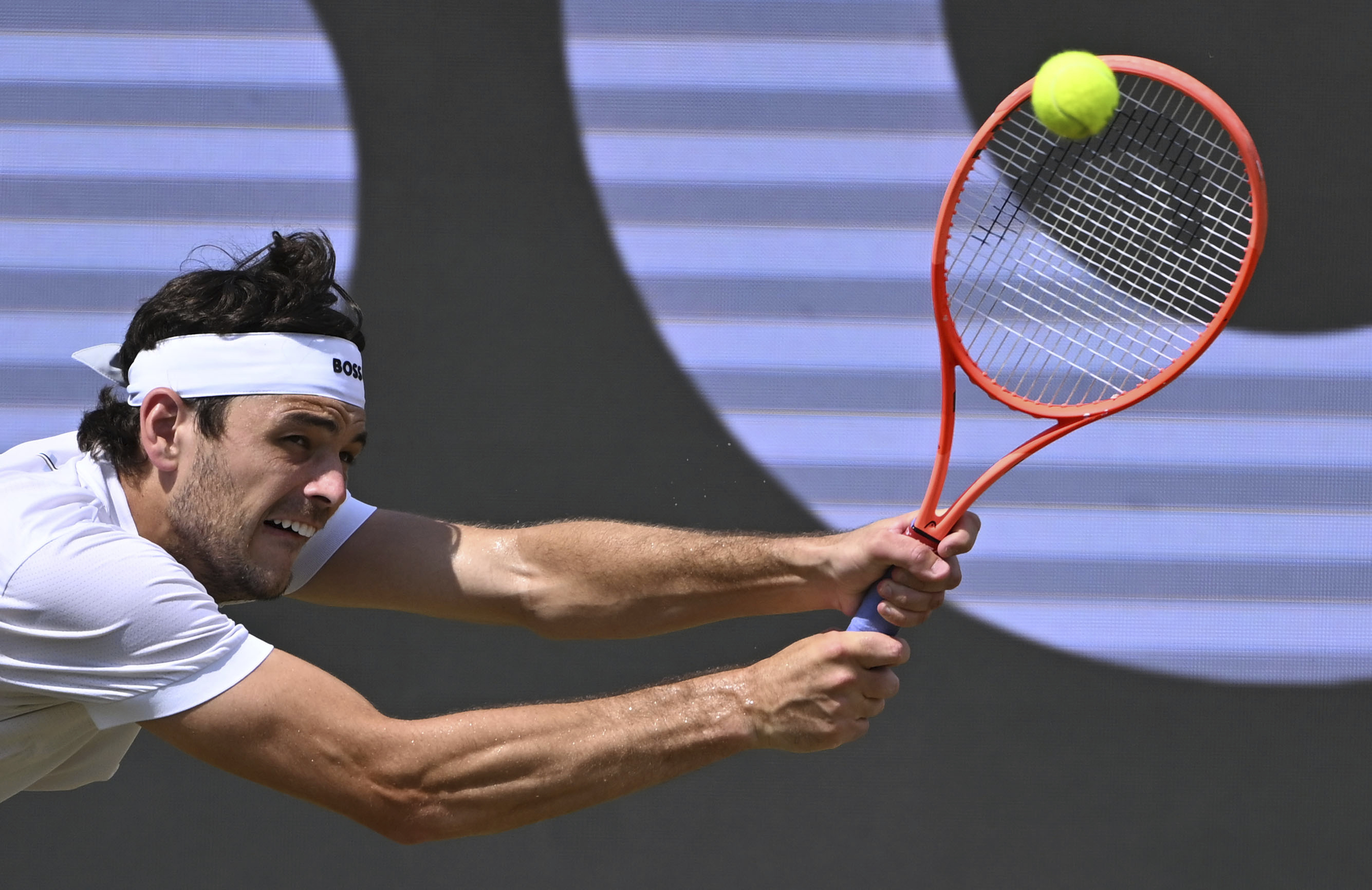 斯图加特迎欧冠关键赛；赛前复出首秀；引发热议；年轻球员得到机会的简单介绍