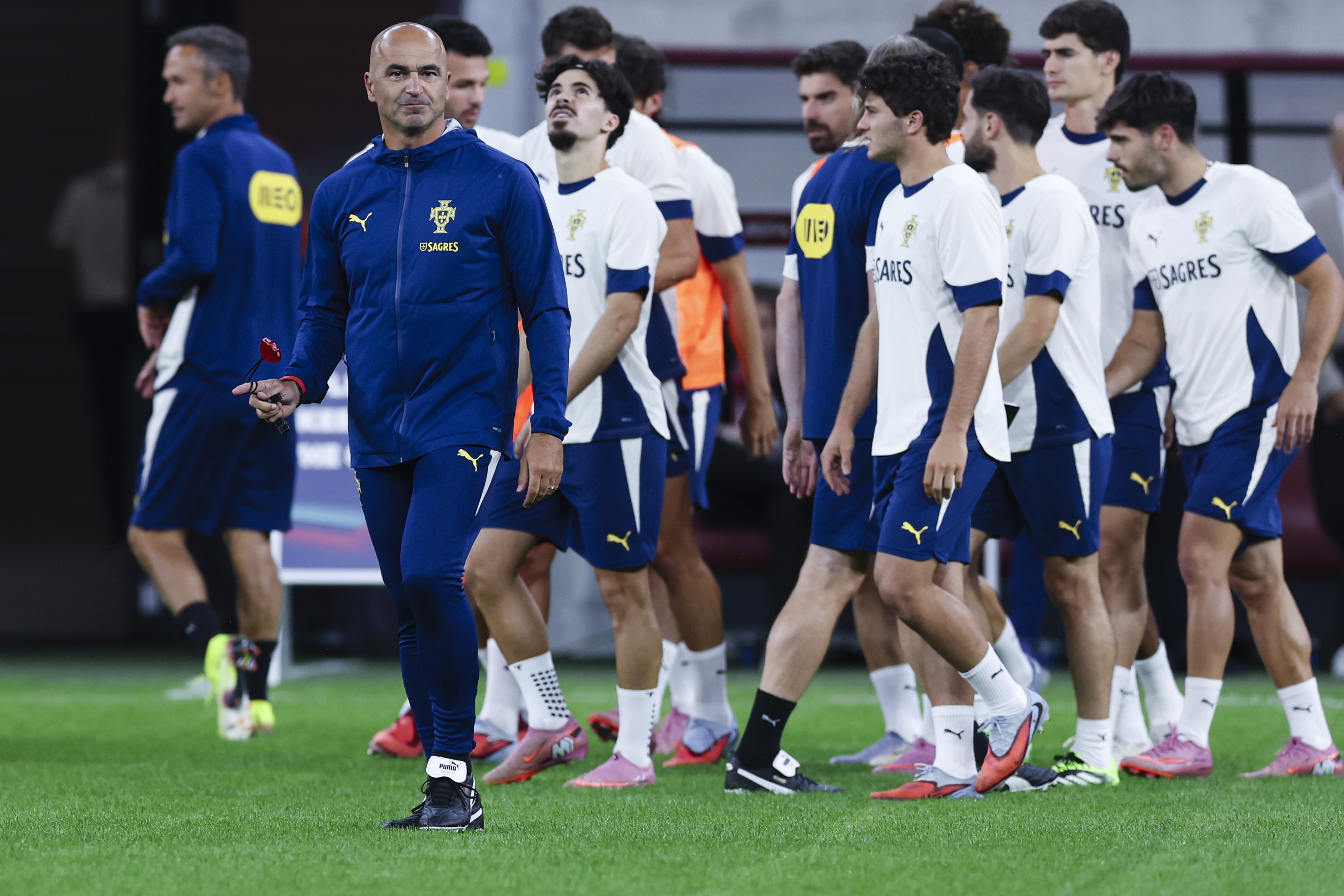 包含葡萄牙体育训练开放日，赛前官宣签约引欢呼，CBA季后赛在即，控场能力受关注的词条