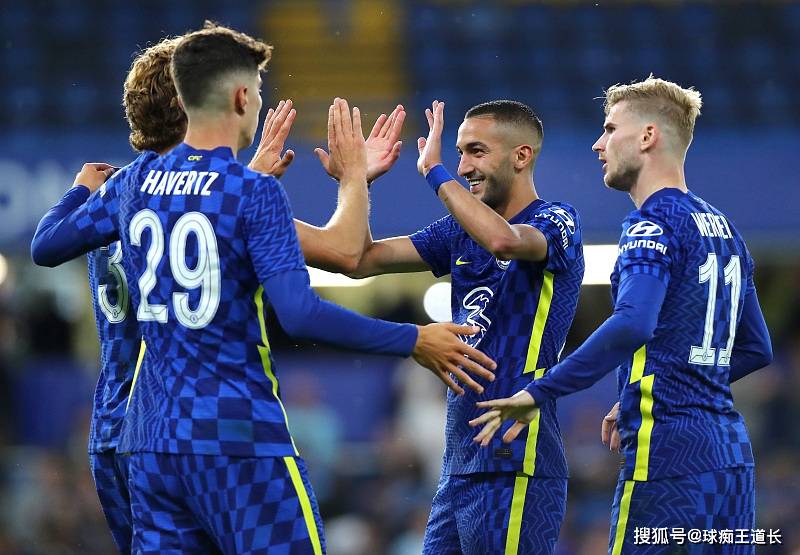 包含阿贾克斯迎欧超杯关键赛；今晚状态回暖；气氛紧张；轮换策略成焦点的词条