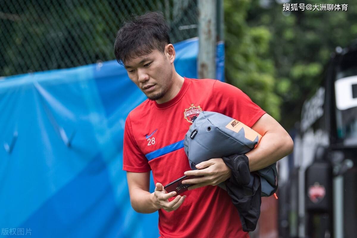 关于皇家社会赛前回应争议；志在中超名次提升；话题不断；更衣室氛围转暖的信息